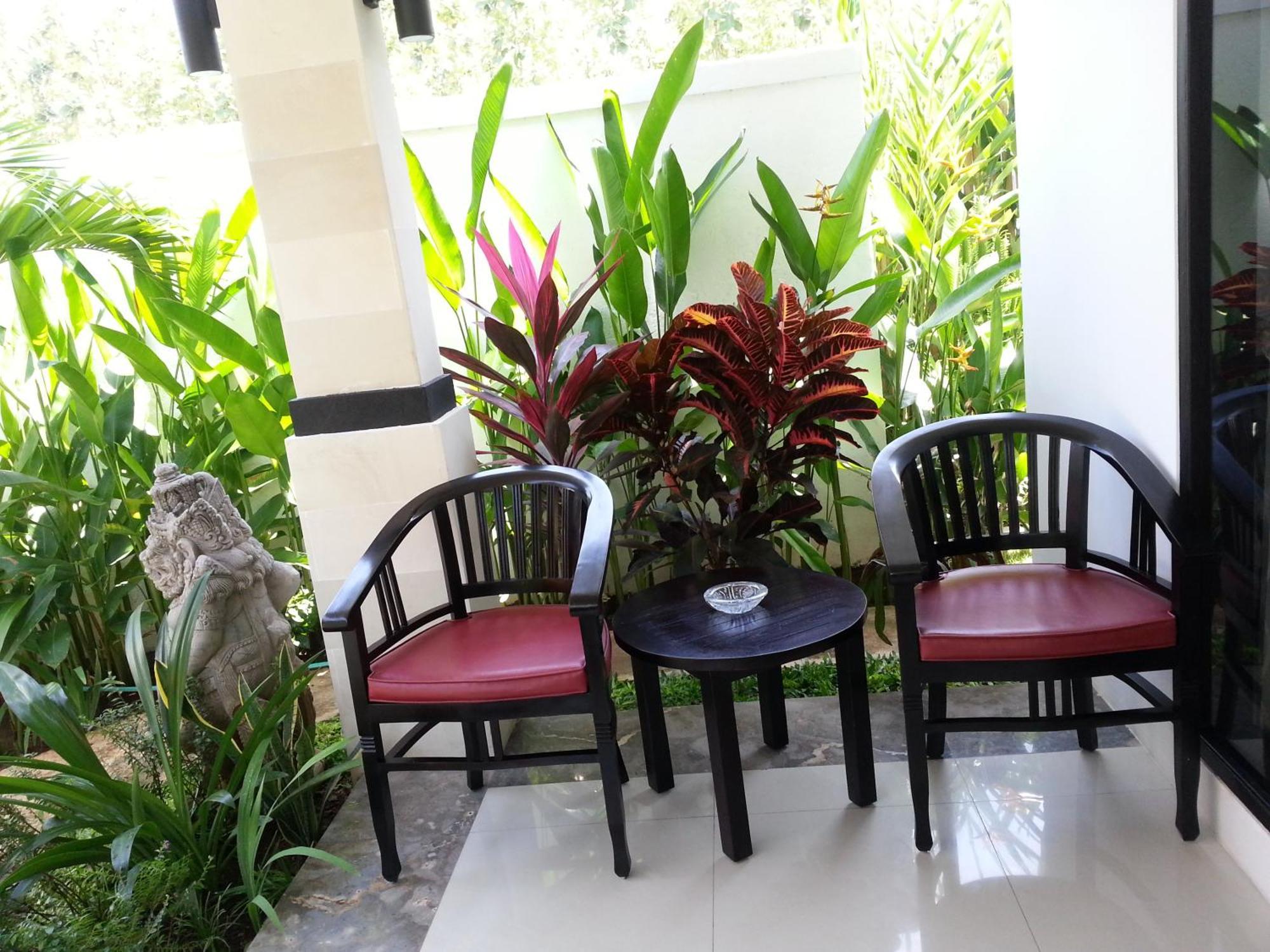 Kelapa Lovina Beach Villa Exterior photo