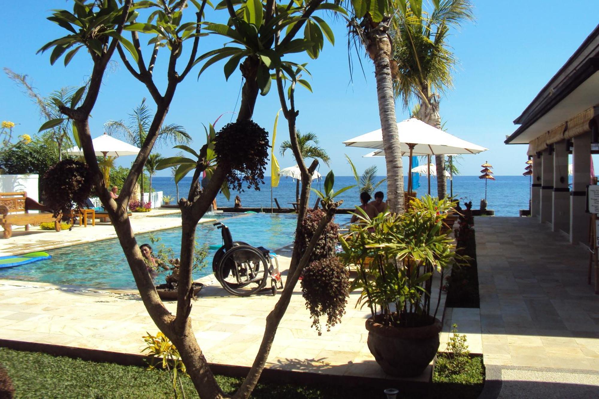 Kelapa Lovina Beach Villa Exterior photo