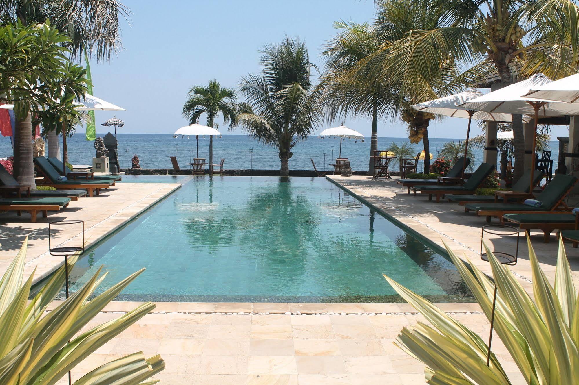 Kelapa Lovina Beach Villa Exterior photo