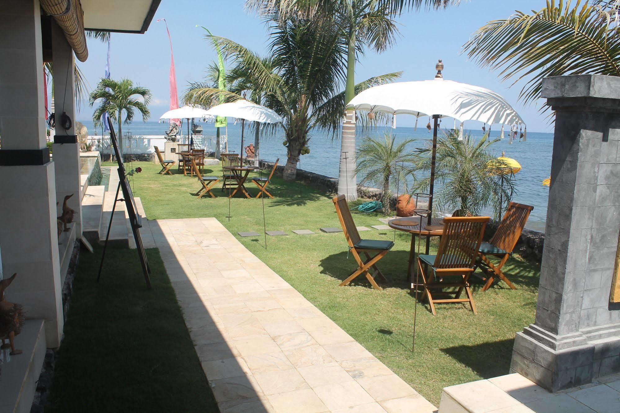 Kelapa Lovina Beach Villa Exterior photo